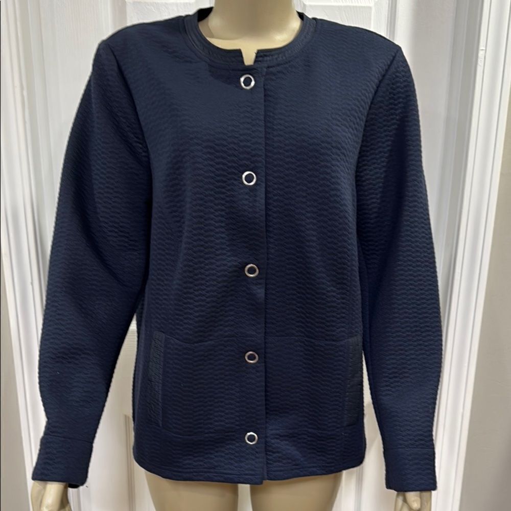 RABE BUTTON-UP TEXTURED CARDIGAN. NAVY